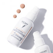 VICHY CAPITAL SOLEIL UV-AGE DAILY TÓNOVANÉ PROVEDENÍ FLUID NA BÁZI VODY PROTI FOTOSTÁRNUTÍ SPF 50+ 40 ml